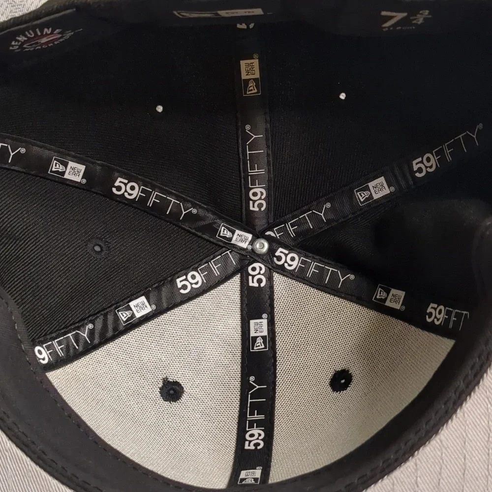 New Era Black Cap with White Embroidered Logo - Picture 4 of 16
